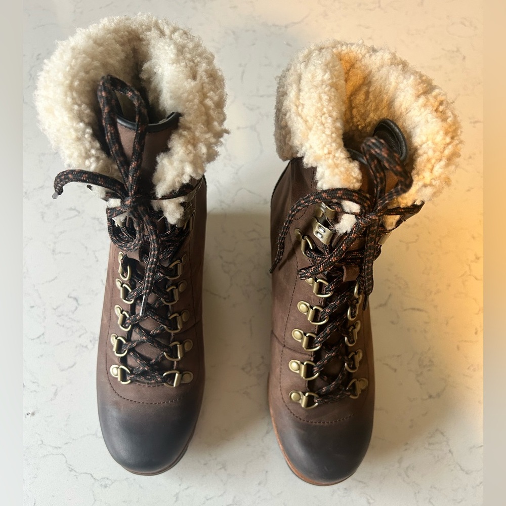 EUC Sorel Women's Conquest Tobacco Brown Lace-Up Wedge Boots w/ Shearling Lining - Picture 2 of 15